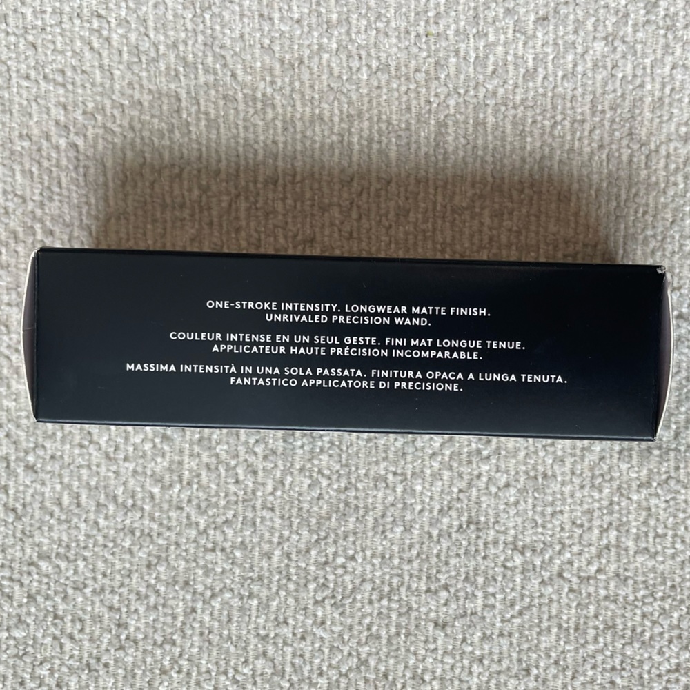 Fenty Beauty by Rihanna STUNNA LIP PAINT in Uncensored - Picture 10 of 13